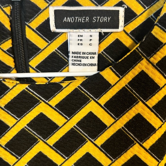 Suzy Shier Another Story black & yellow drop waist dress - Picture 2 of 3